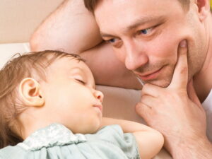 Как можно установить отцовство через суд?